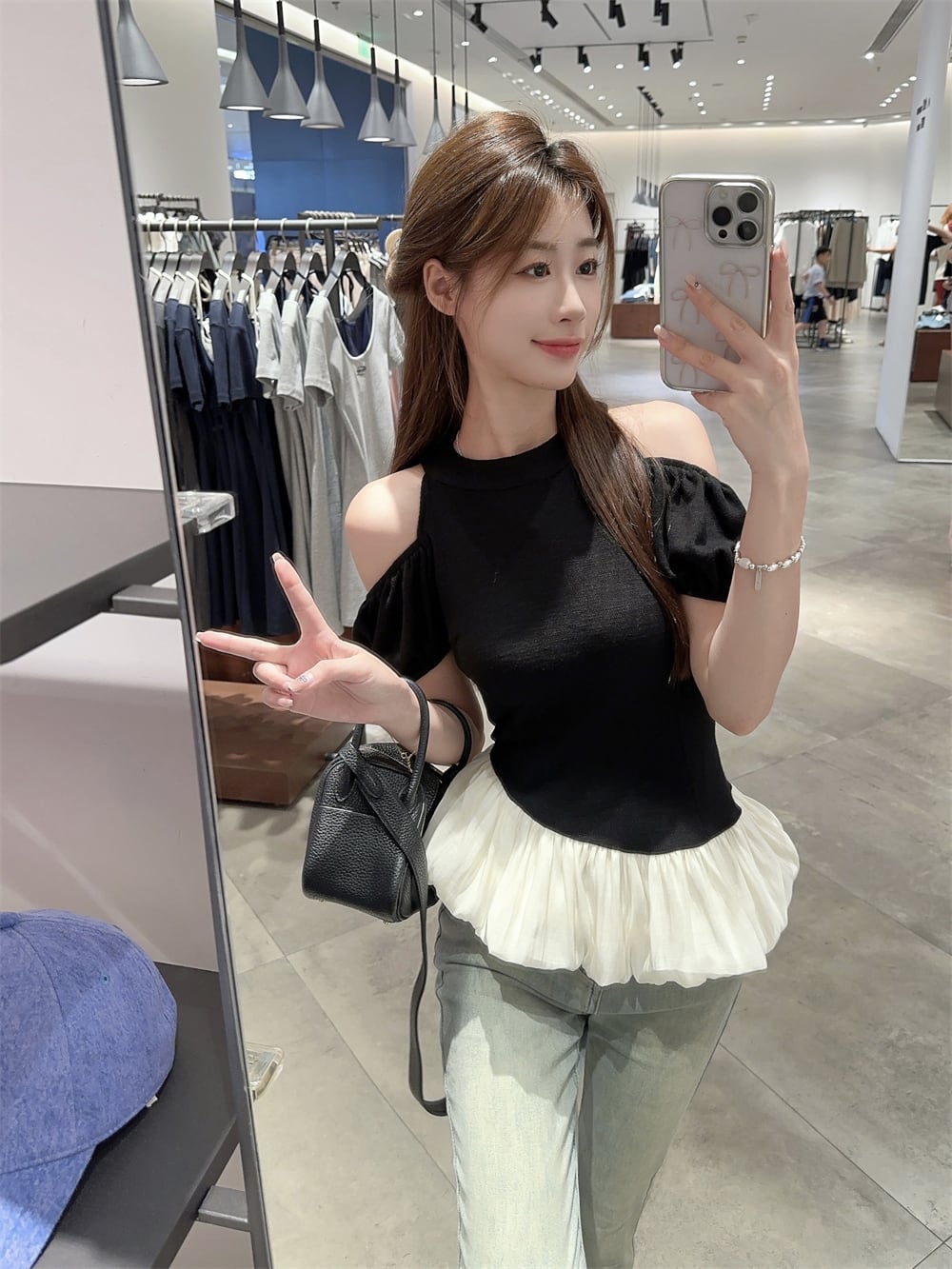 【tops】オフショルダーTシャツ　M24131