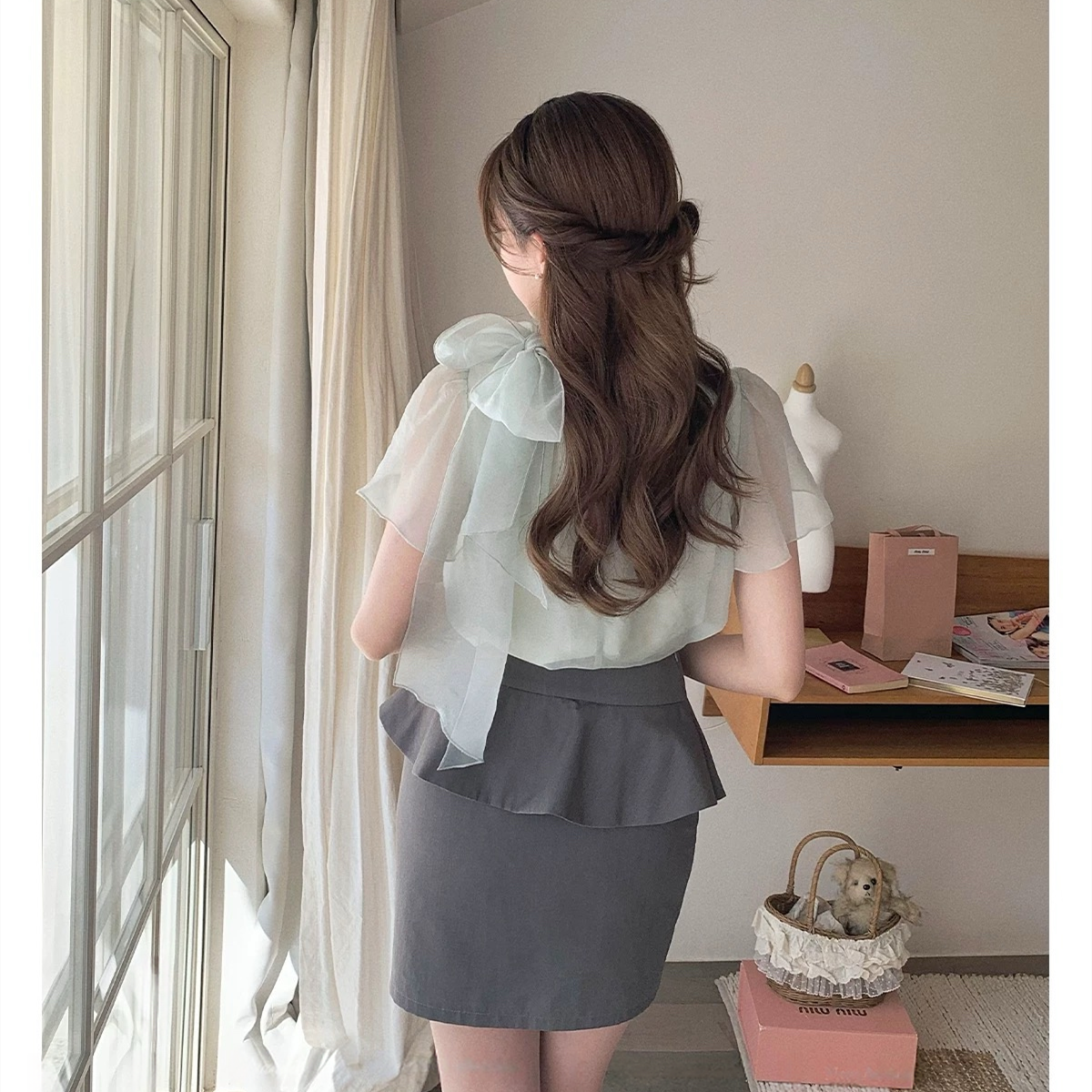 【set】ボウタイシアーブラウス×ペプラムスカートセット     N3582