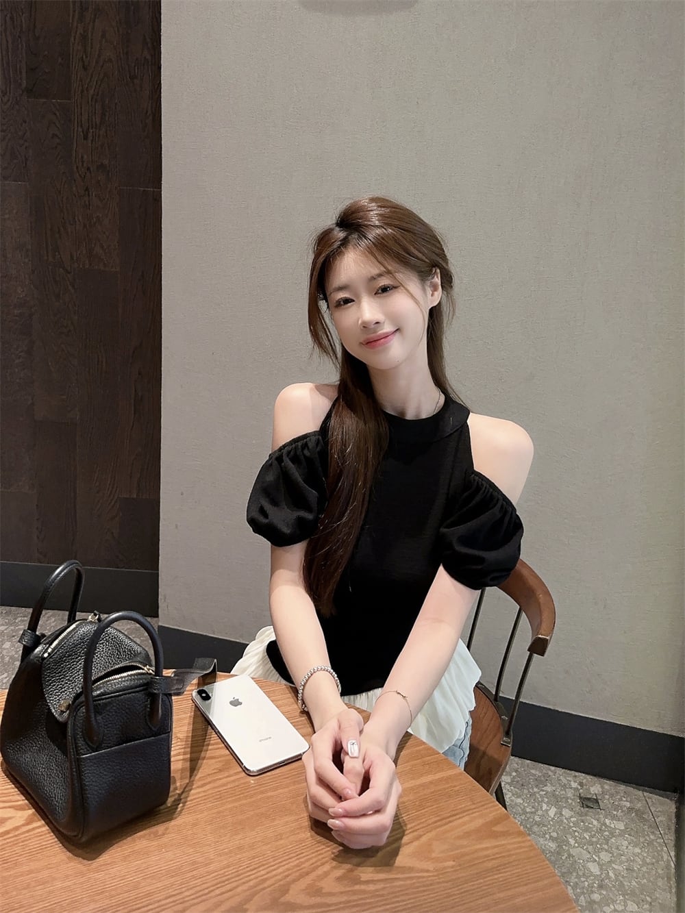 【tops】オフショルダーTシャツ　M24131