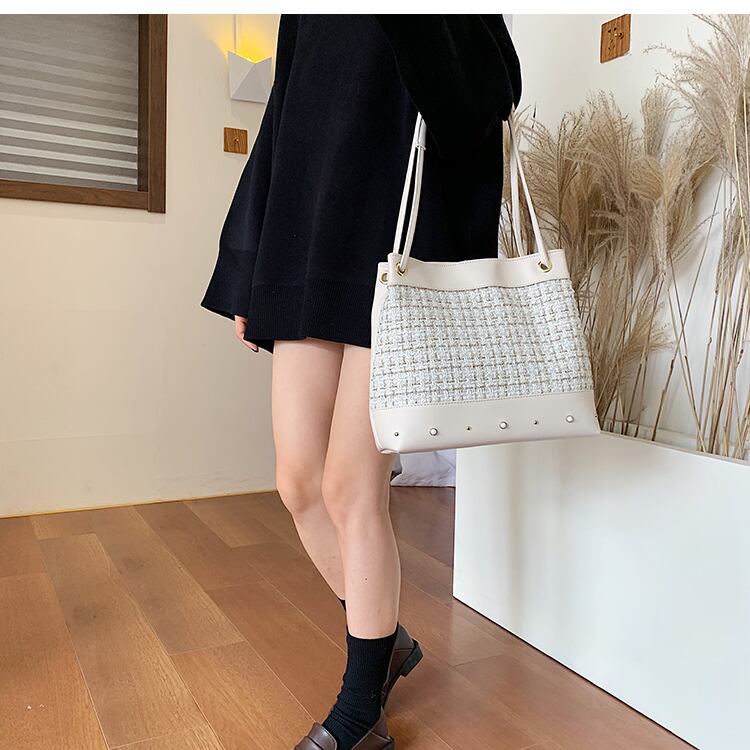 【小物】高級品質  ! 定番斜め掛けファスナー ショルダーバッグ大容量