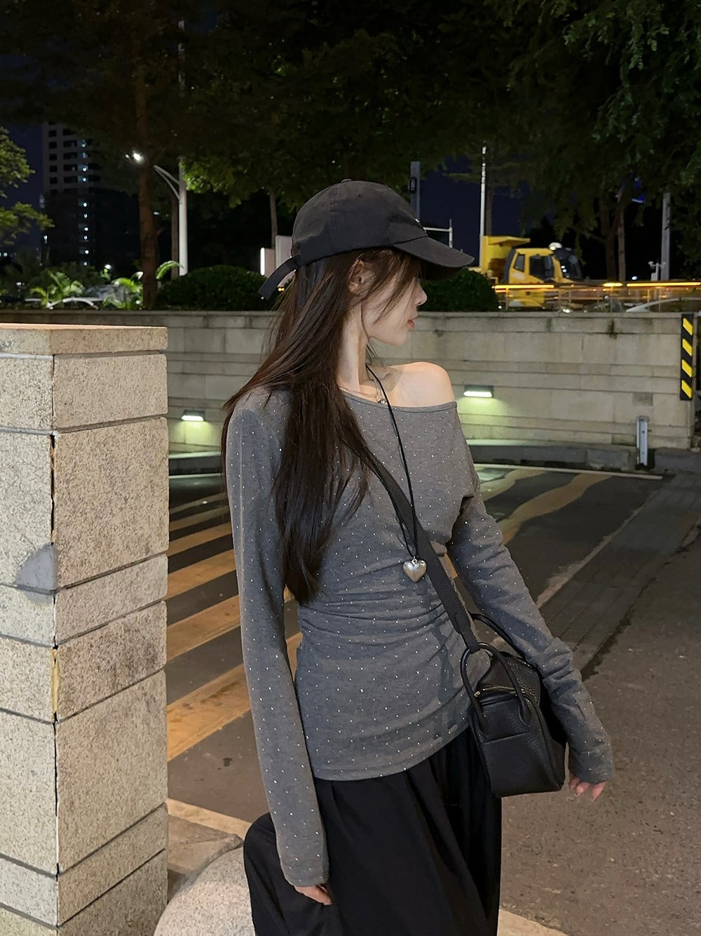 【tops】ビジュー長袖Tシャツ　M25625