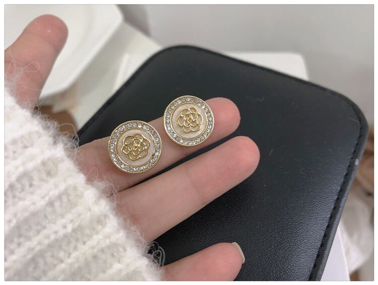 【小物】気質満点 エレガントオシャレサークル花形ピアスアクセサリー