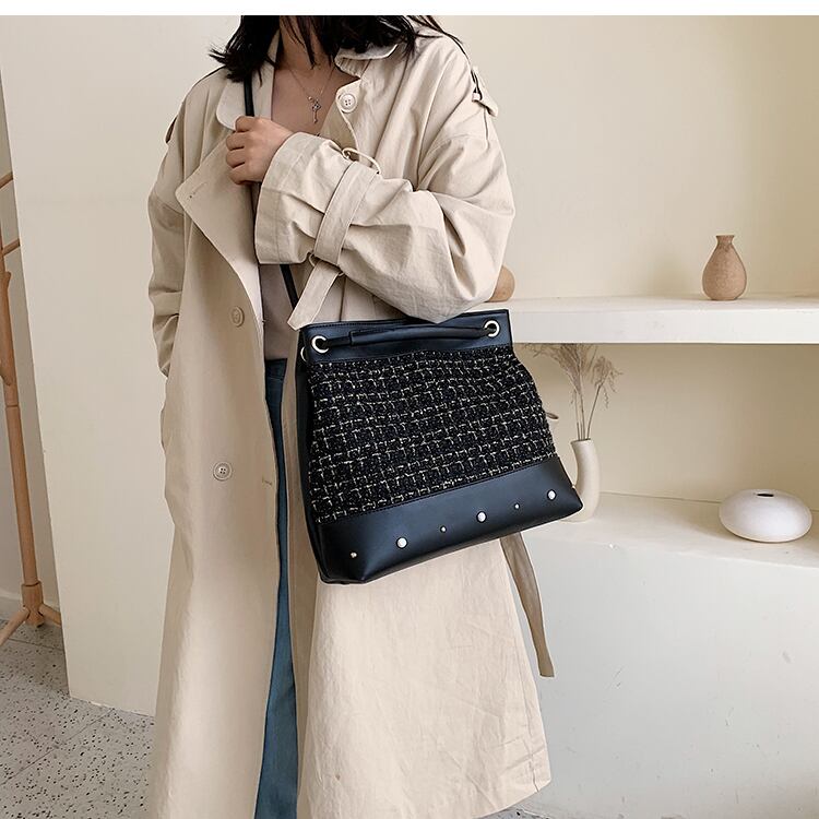 【小物】高級品質  ! 定番斜め掛けファスナー ショルダーバッグ大容量