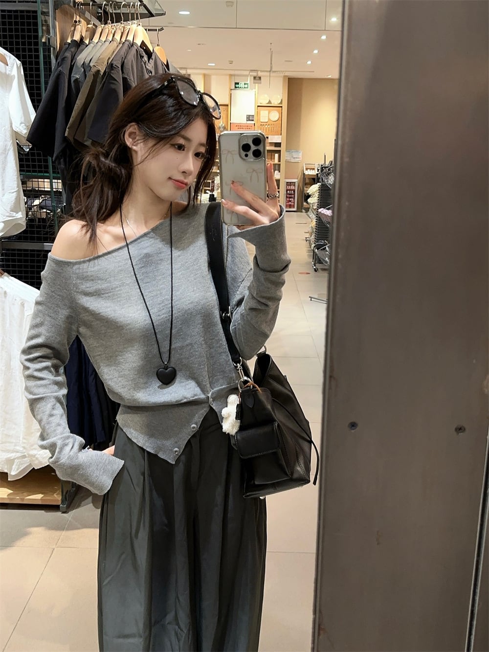 【tops】オフショルダーニットトップス　M26188