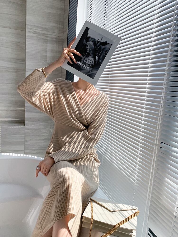 【dress】好感度UP韓国ファッション秋冬新作Vネック長袖無地体型カバーニットワンピースF1158