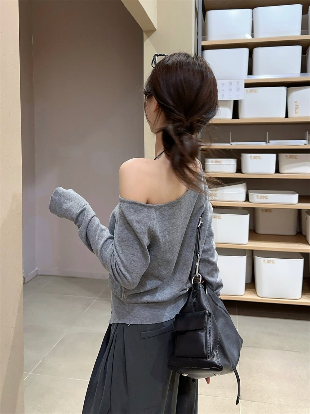 【tops】オフショルダーニットトップス　M26188