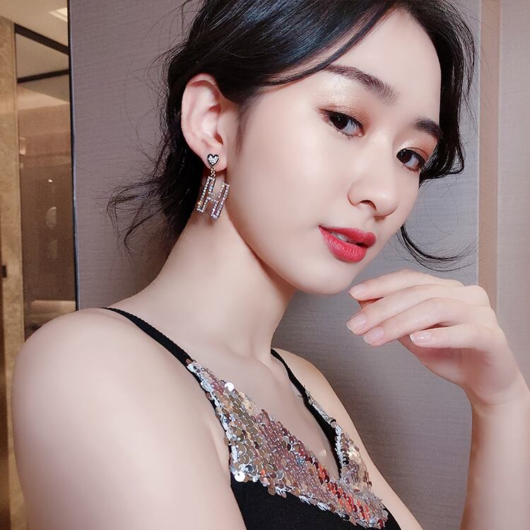 【小物】美人度アップ  気質スウィートハートH文字ピアスアクセサリー