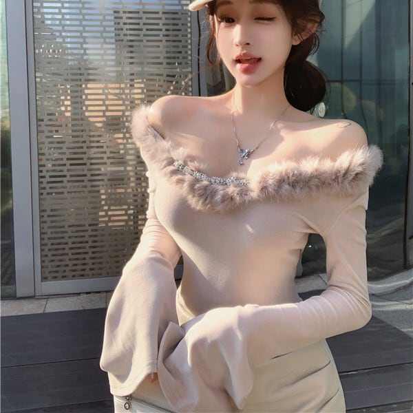 【tops】ファー付きオフショルダートップス　M28900