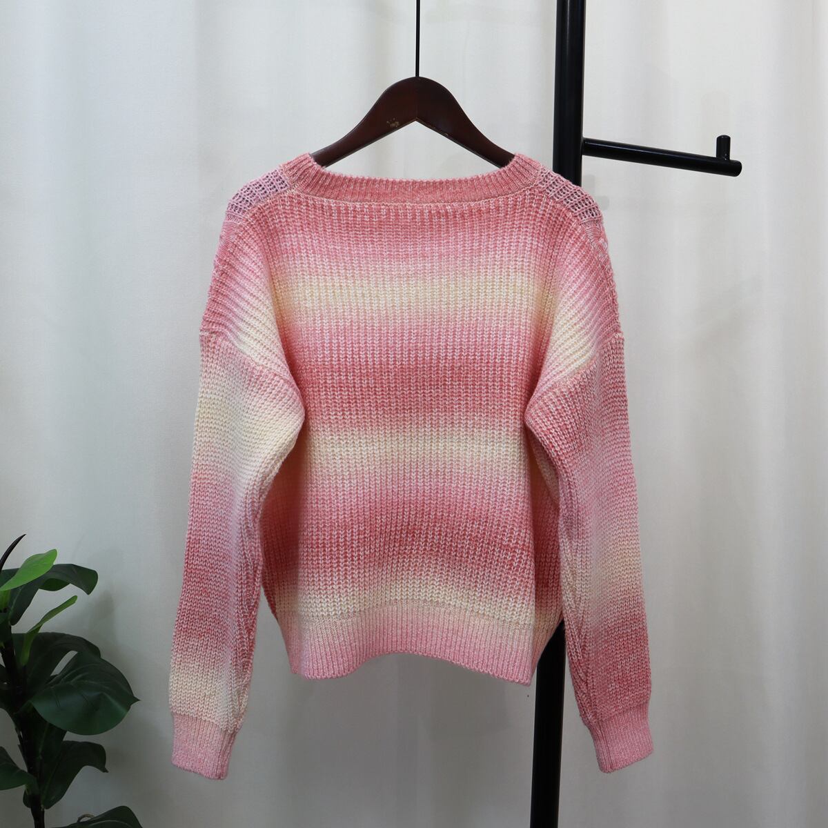 【tops】クルーネックニットセーター　M18643