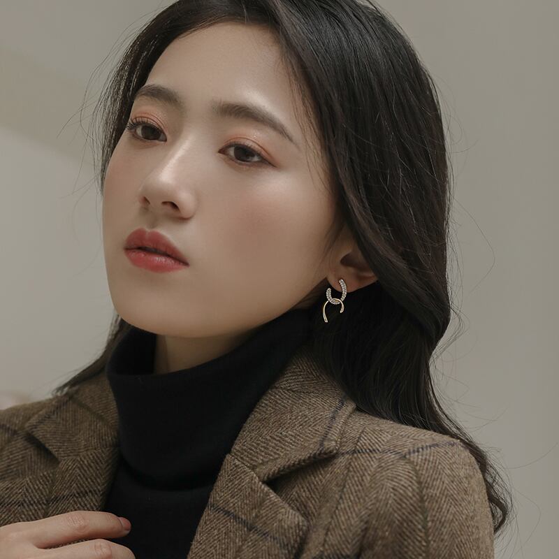 【小物】魅力的 chicエレガントファッションラインストーンピアスアクセサリー