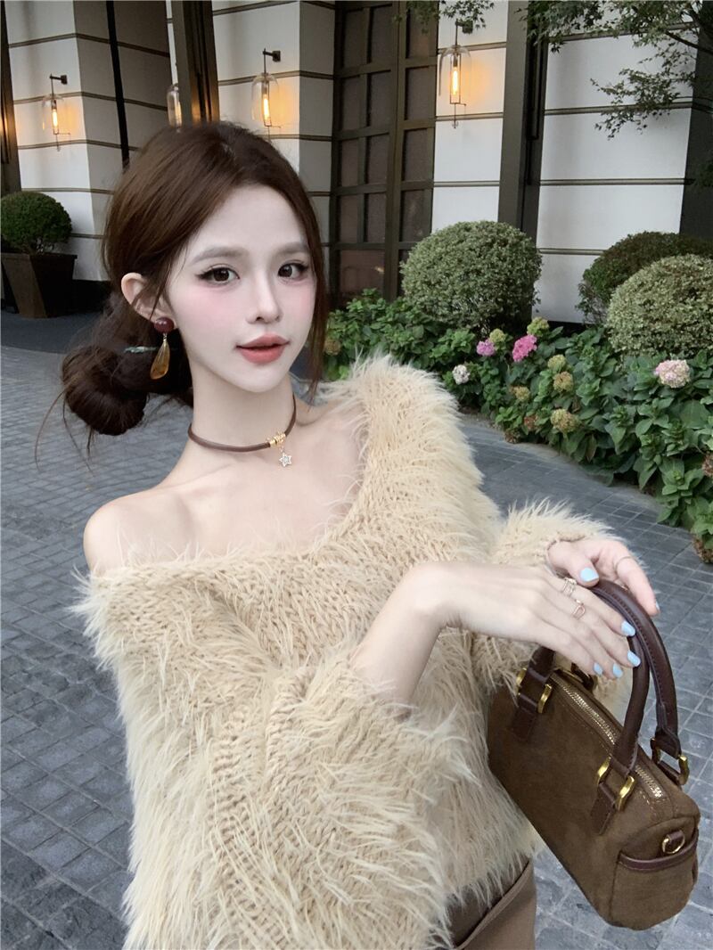 【tops】シャギーオフショルダーニットセーター　M28660
