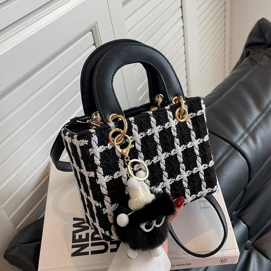 【小物】デザイン高級感 合わせやすいシンプルオシャレ メッセンジャーバッグ G10137