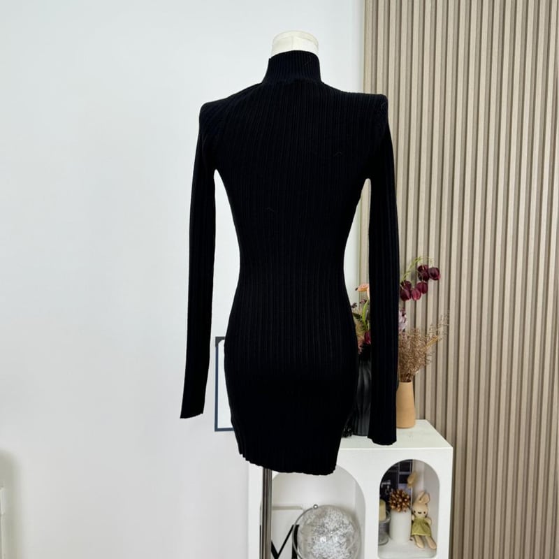 【dress】ラインストーン付きフロントカットニットワンピース Q7825
