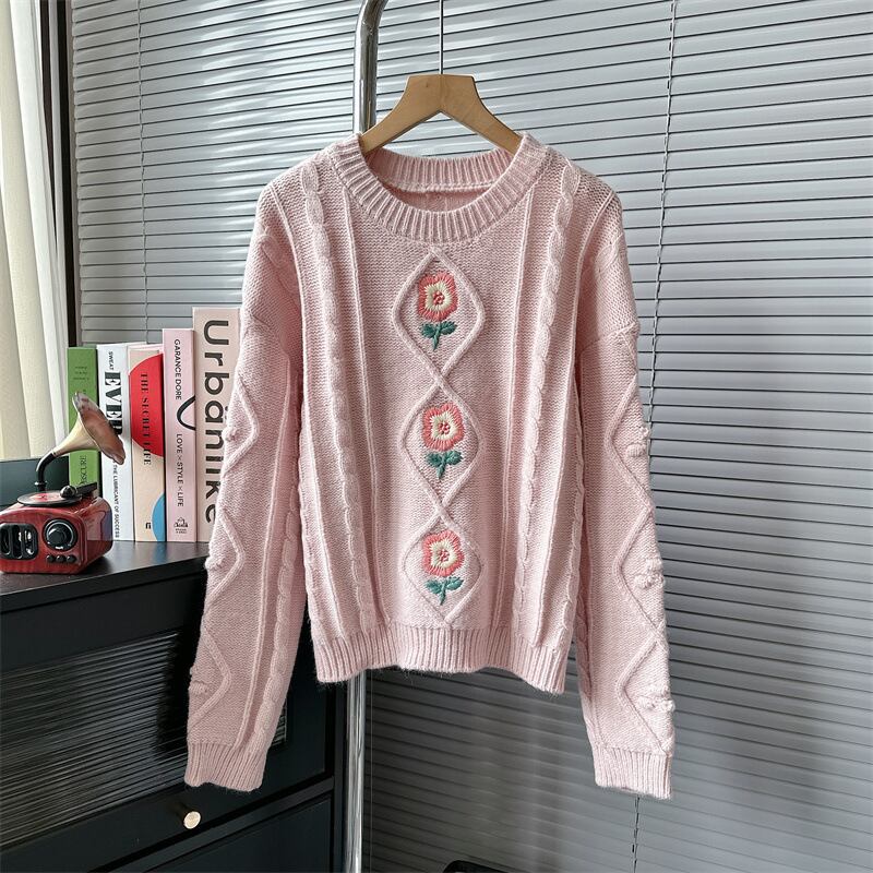 【tops】刺繍クルーネックニットセーター　M18547