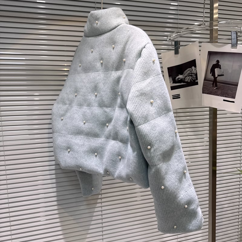 【outer】パール付きハイネック中綿コート Q7332