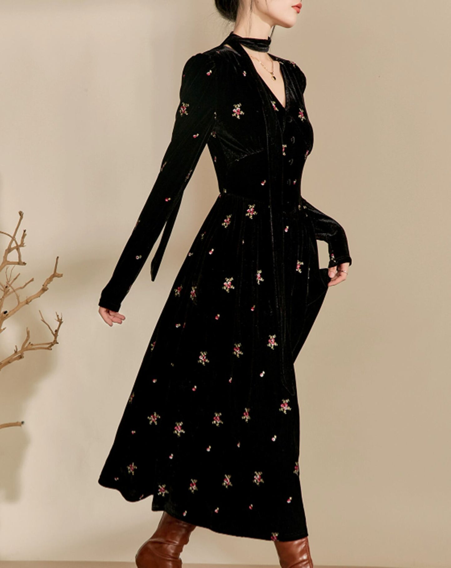 【dress】刺繍Ｖネックデートワンピース　N2393