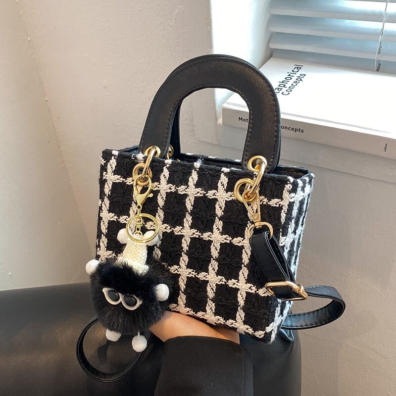 【小物】デザイン高級感 合わせやすいシンプルオシャレ メッセンジャーバッグ G10137