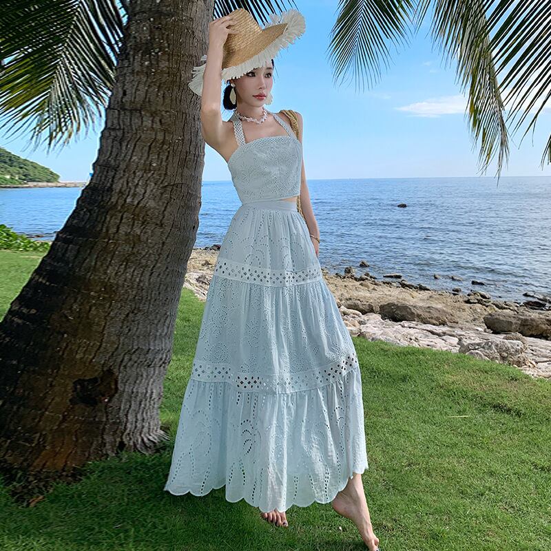 【dress】刺繍ホルターネックカットワークワンピース　M30102