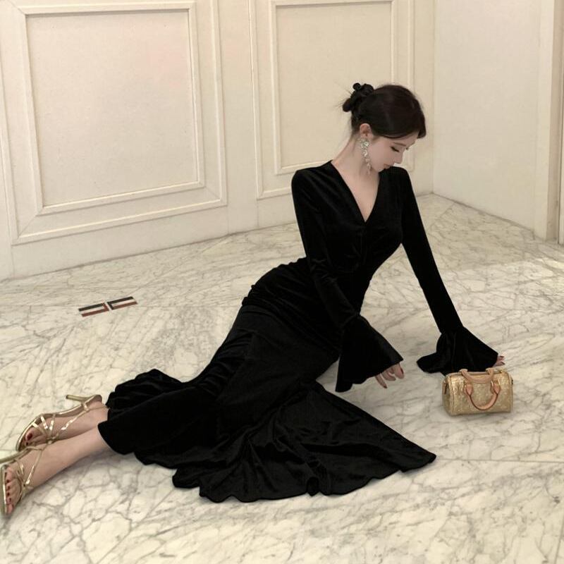 【dress】Vネックベルベットワンピース Q7423