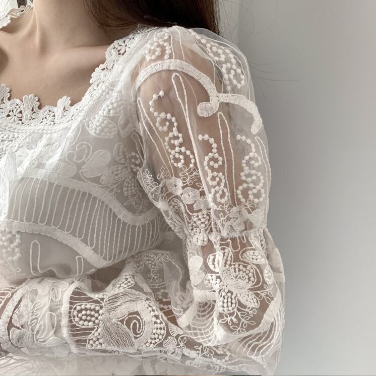 【tops】女性力を高める〜スクエアネックパフスリーブファッションレースブラウス