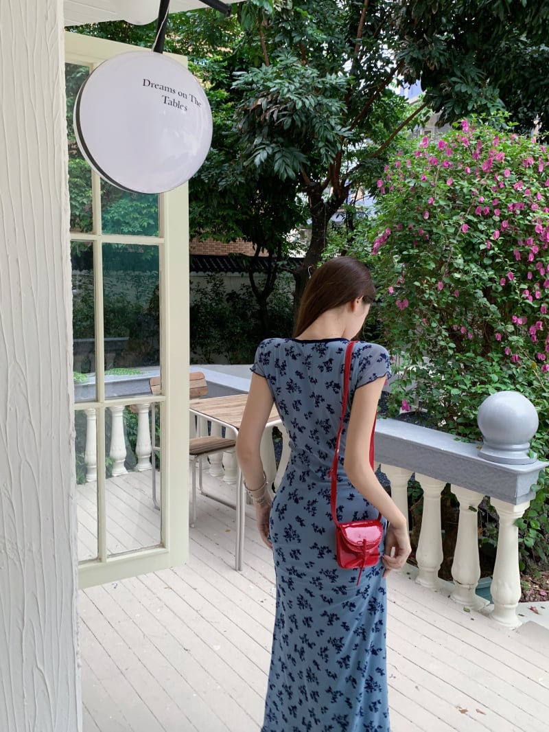 【dress】Vネック花柄ワンピース　M24058