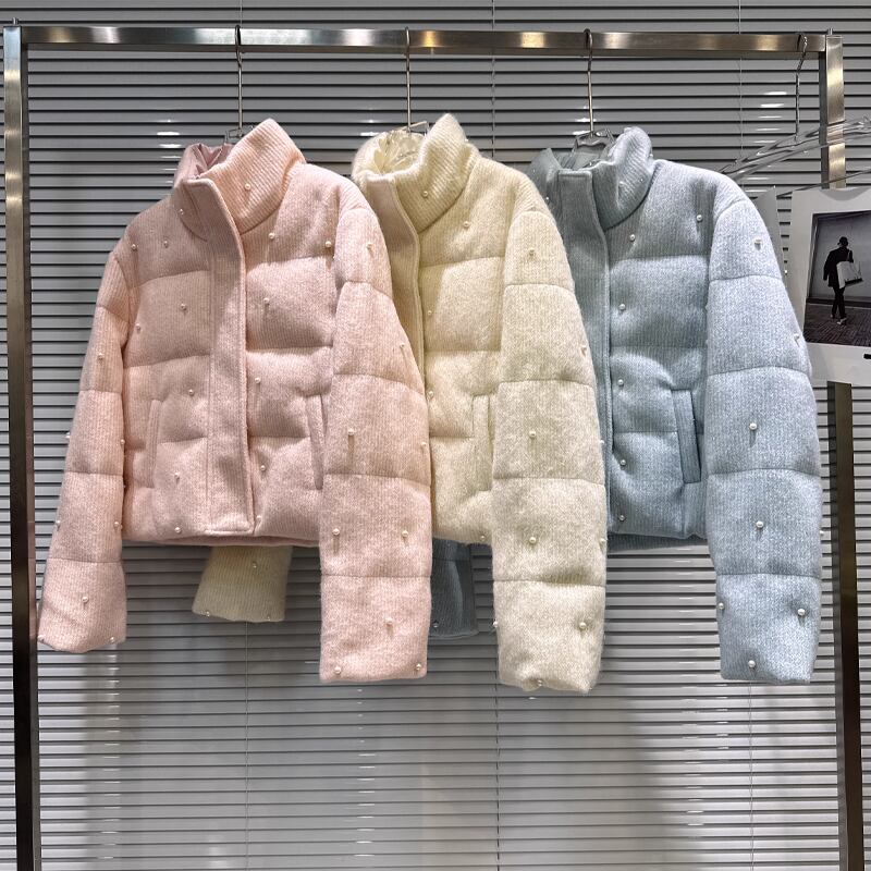 【outer】パール付きハイネック中綿コート Q7332