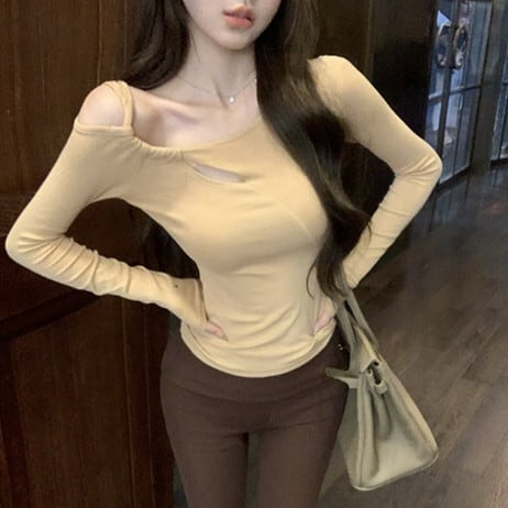 【tops】オフショルダー長袖Tシャツ　M28705