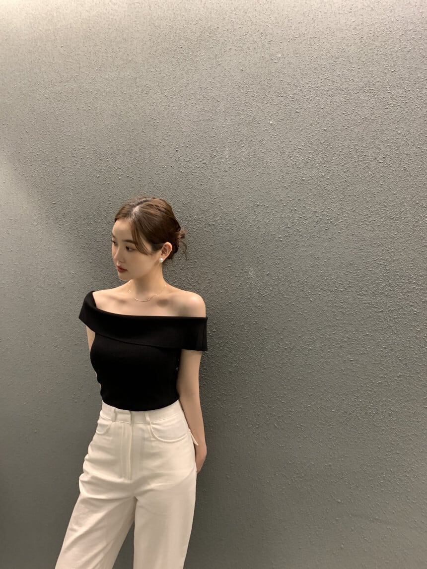 【tops】韓流スタイルchic〜気質満点体型カバーセクシー肩見せトップス着痩せニット G14899