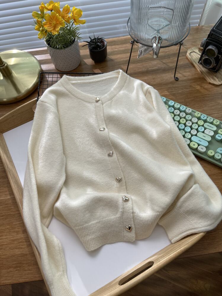 【outer】ハートモチーフボタンカーディガン     N2819