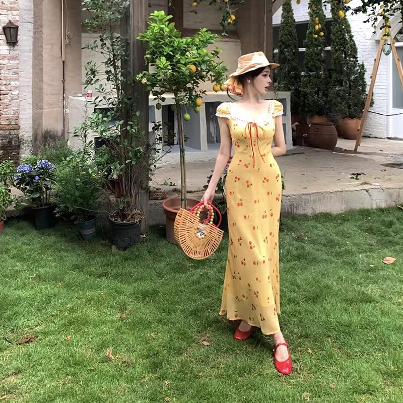 【dress】レース付きチェリー柄ワンピース Q8332