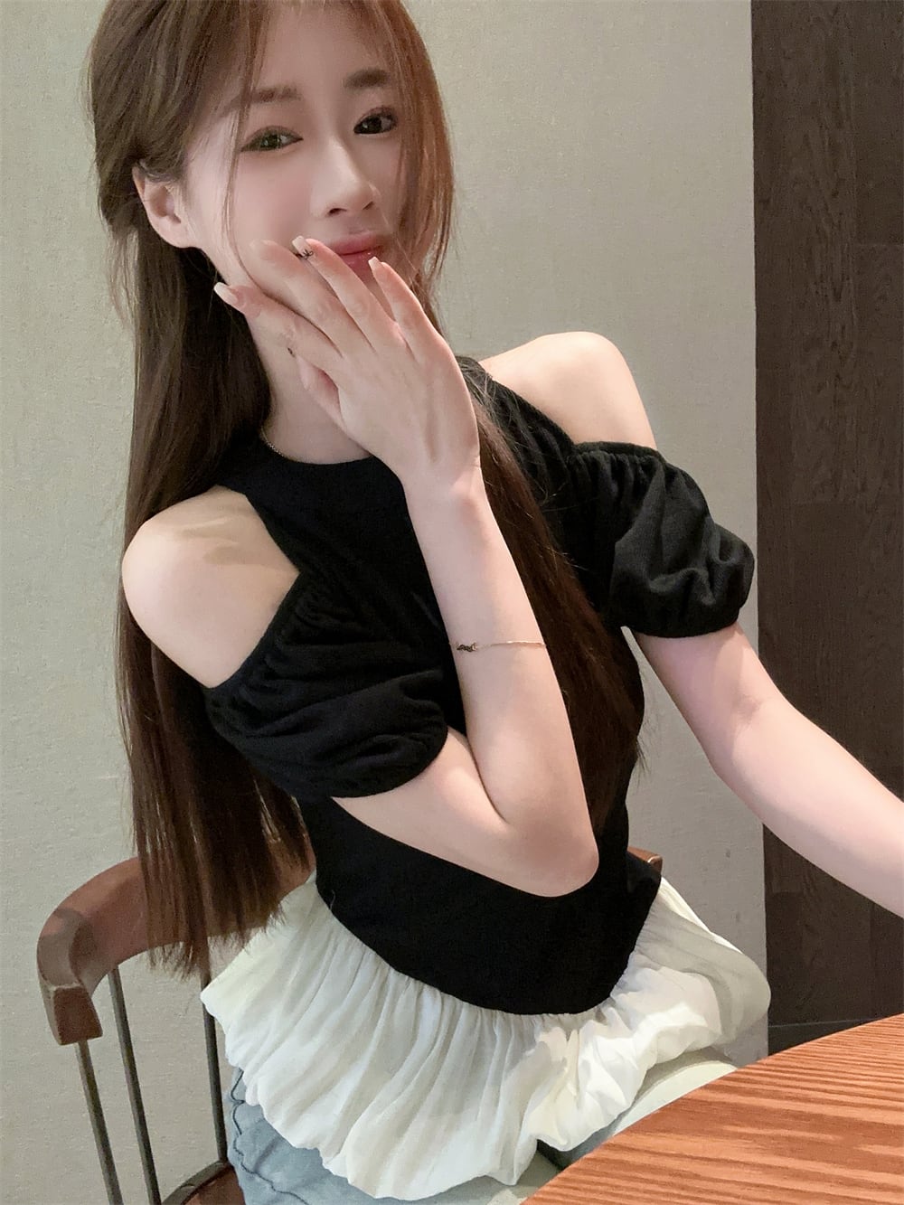 【tops】オフショルダーTシャツ　M24131