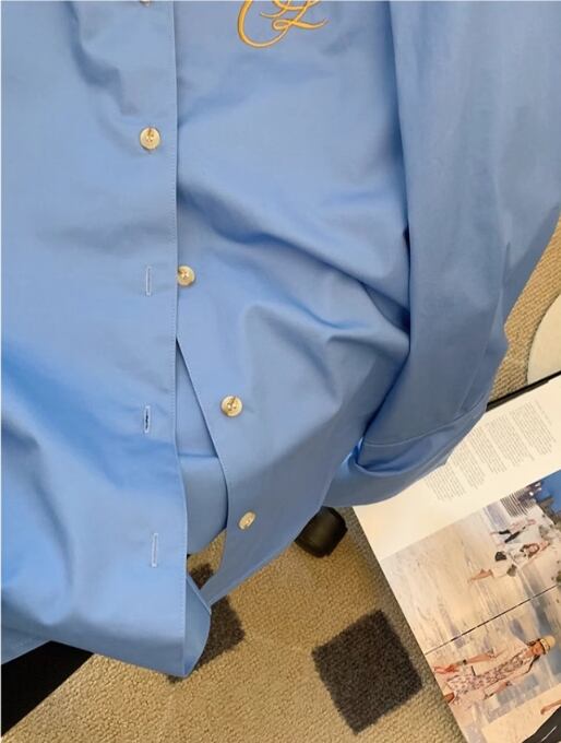 【tops】POLOネック刺繍ブラウスG20656