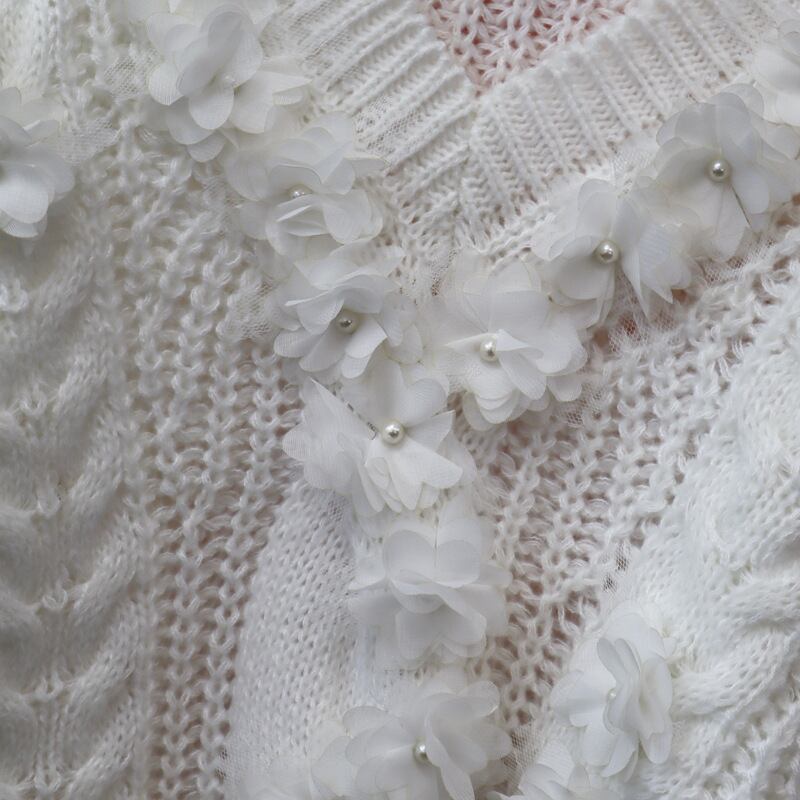 【tops】Vネック立体フラワーニットセーター　M27514