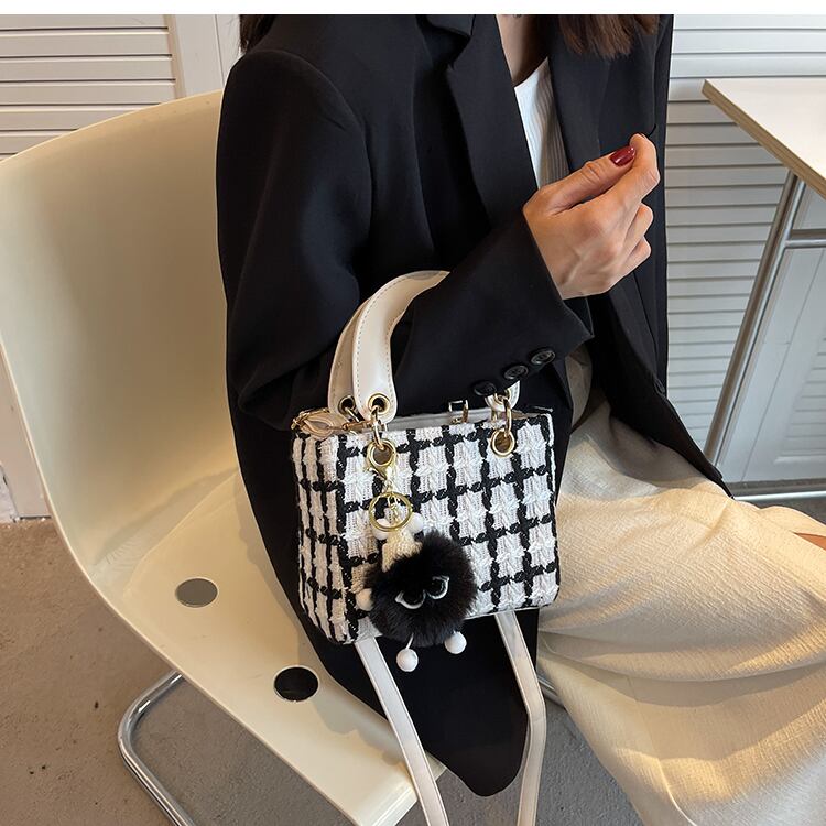 【小物】デザイン高級感 合わせやすいシンプルオシャレ メッセンジャーバッグ G10137