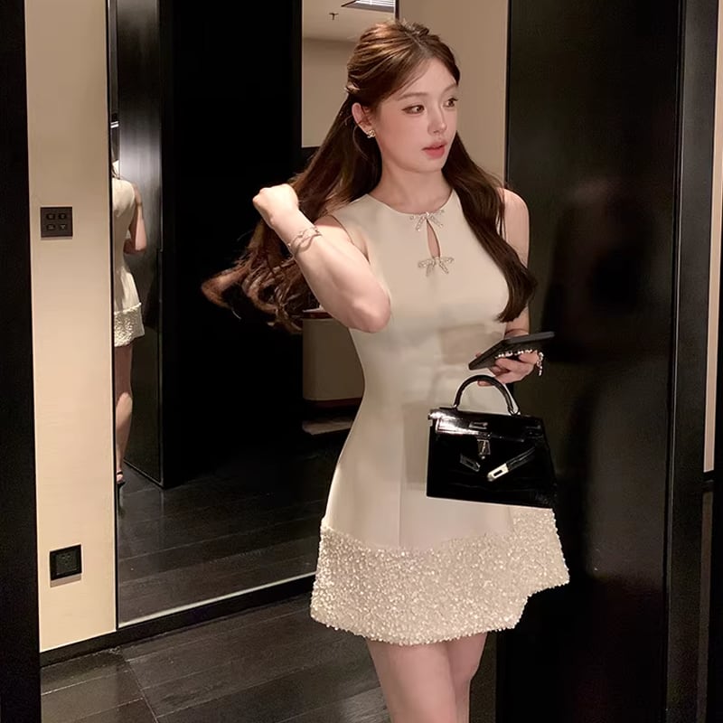【dress】ノースリーブラインストーン付きミニワンピース Q8393