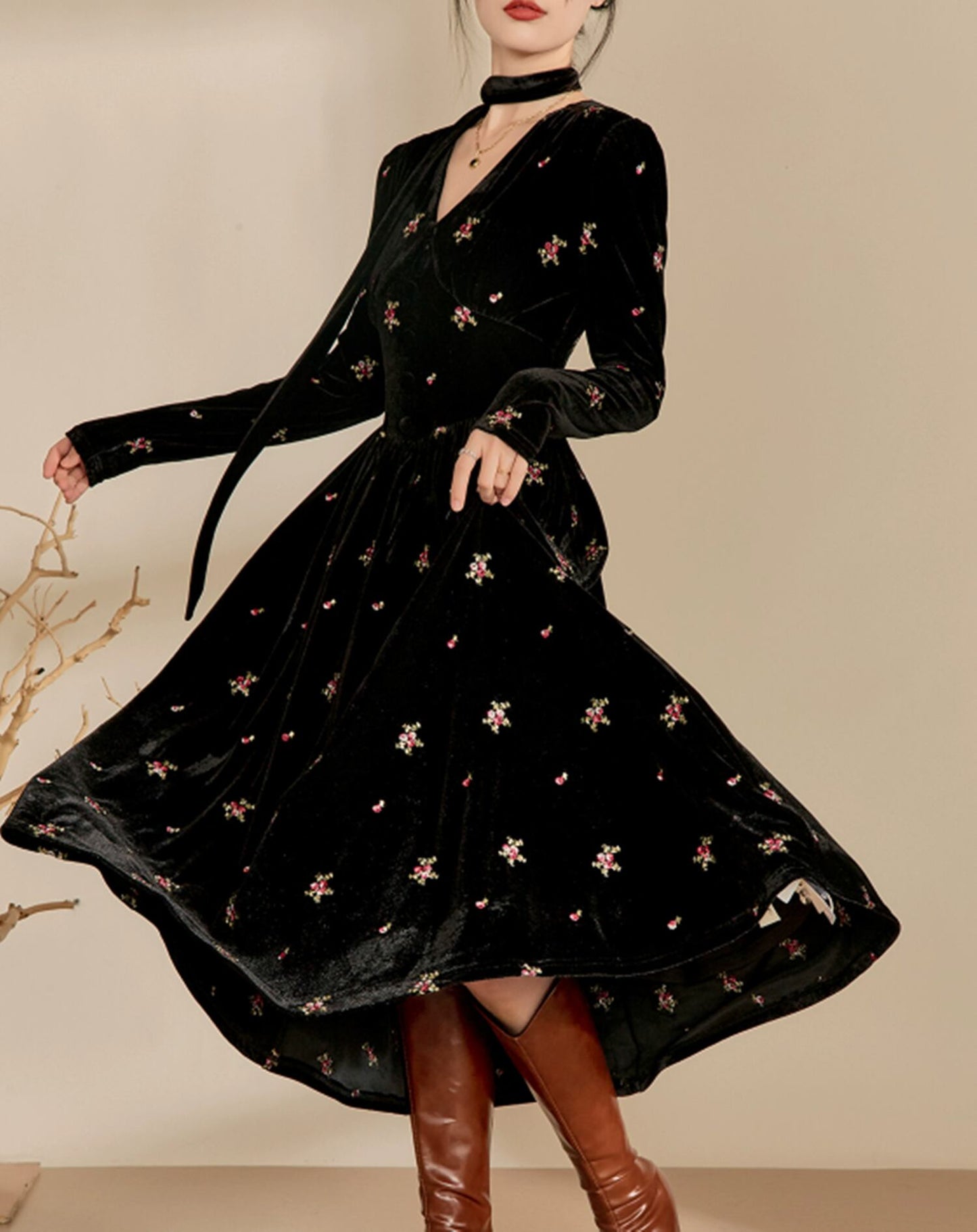 【dress】刺繍Ｖネックデートワンピース　N2393