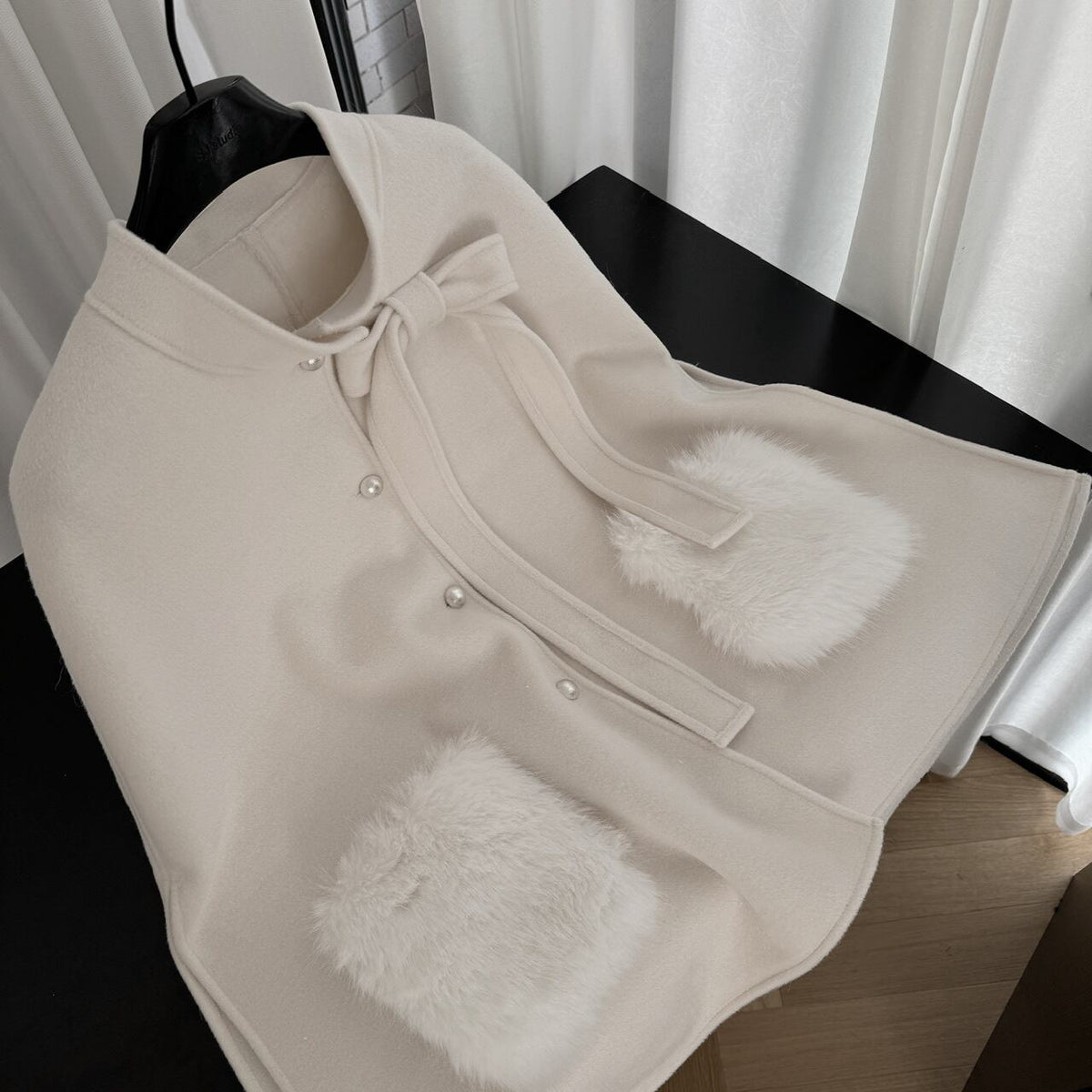 【outer】ポケファーケープコート　M27597