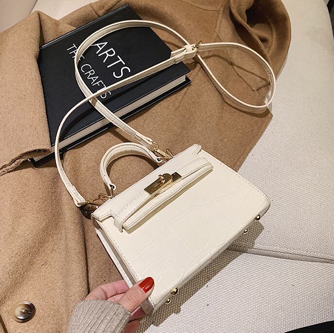 【小物】高級感 合わせやすいシンプルオシャレINS風肩掛け斜め掛けバッグ G2618