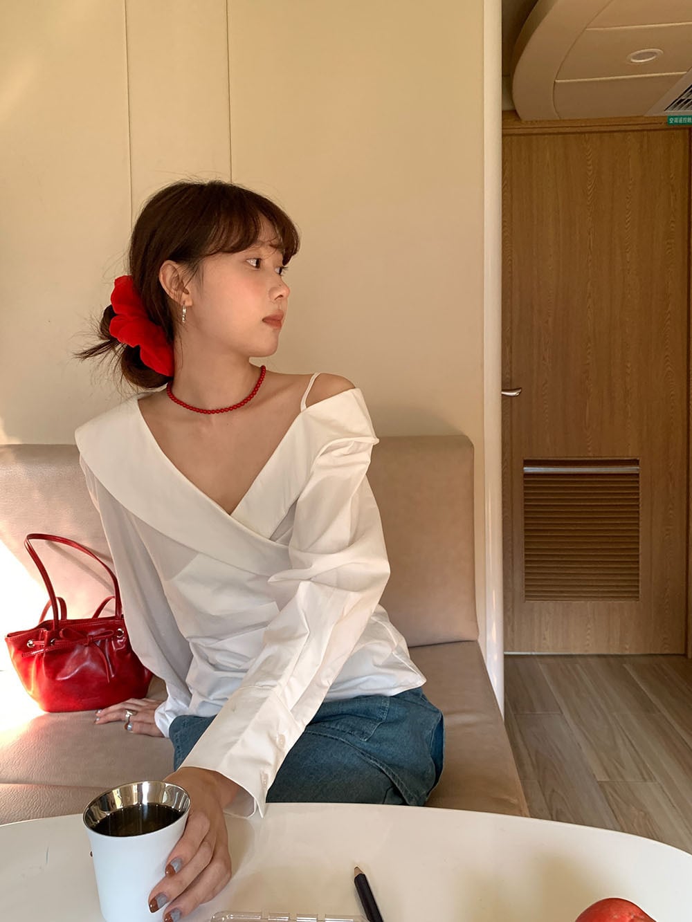 【tops】オフショルダーシャツトップス　M29584