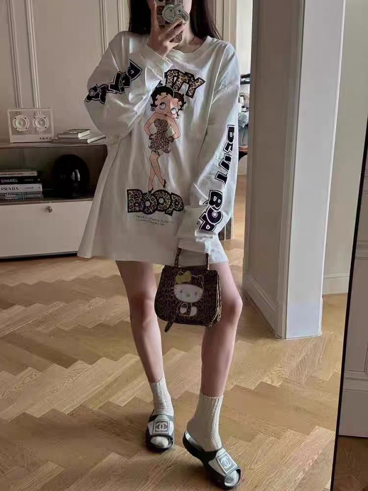 【tops】キャラクター長袖TシャツG23727