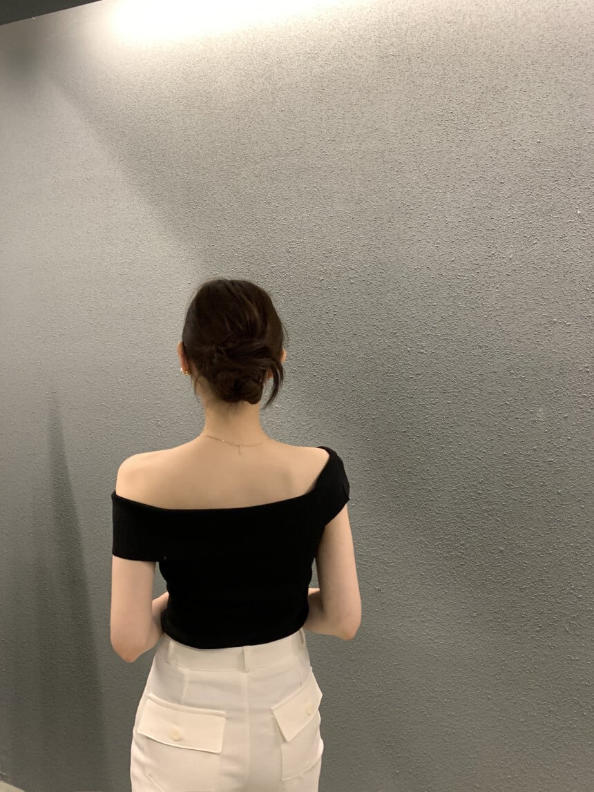 【tops】韓流スタイルchic〜気質満点体型カバーセクシー肩見せトップス着痩せニット G14899