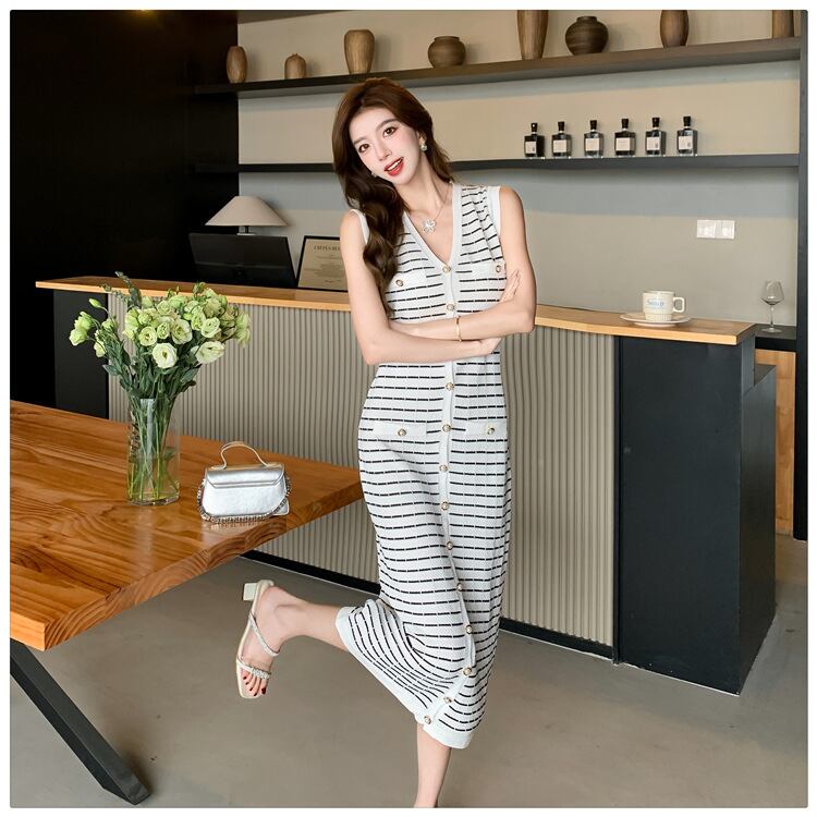 【dress】Vネックストライプ柄ニットワンピース G21121