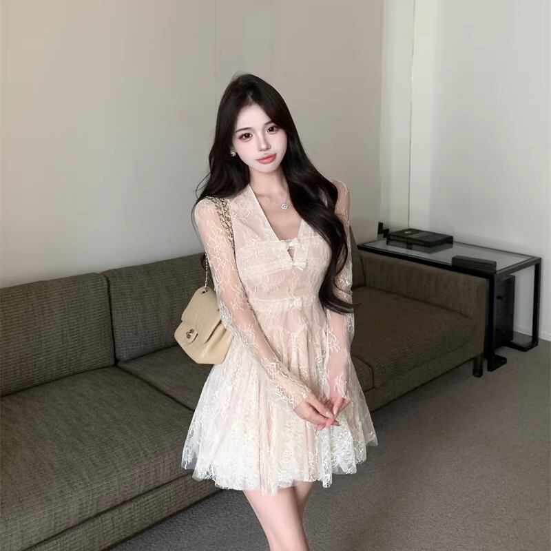 【dress】Vネックレースフレアワンピース Q8131