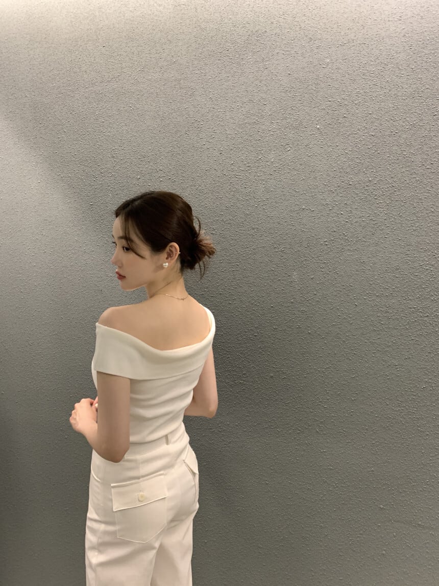 【tops】韓流スタイルchic〜気質満点体型カバーセクシー肩見せトップス着痩せニット G14899