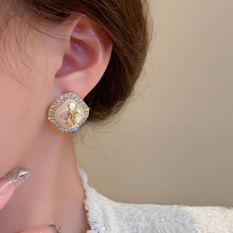 【小物】英字柄ピアスアクセサリーF7804