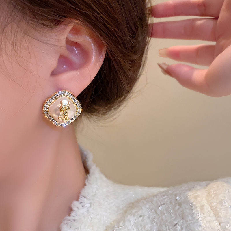 【小物】英字柄ピアスアクセサリーF7804