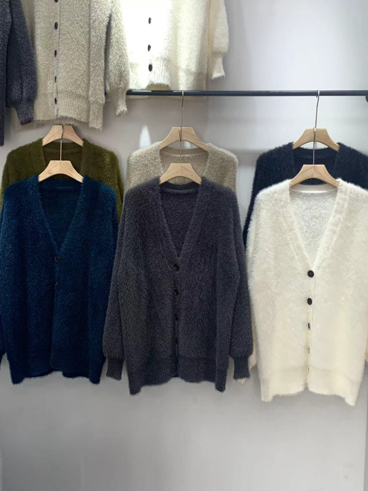 【outer】Vネックシャギーニットカーデ　M26229