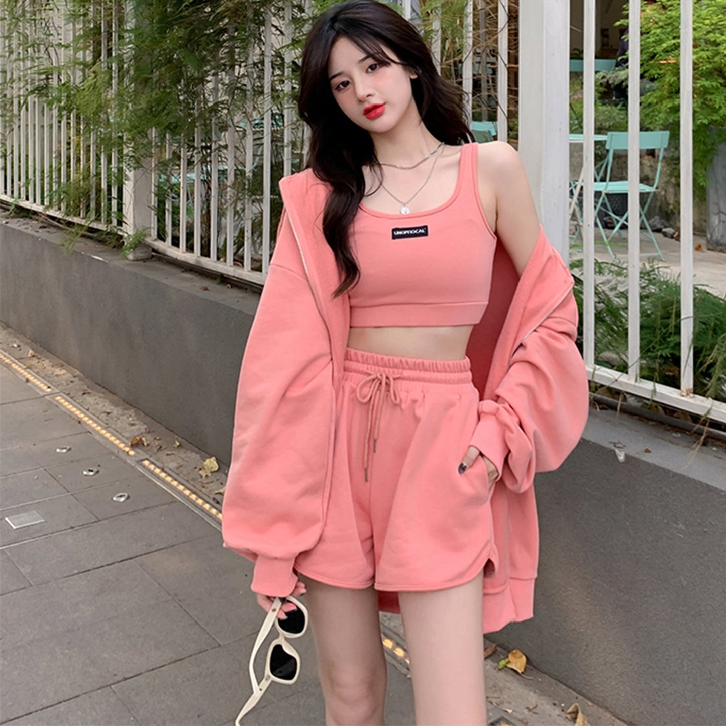 【set】人気を獲得?カジュアル気質満点アウター+キャミソール+ショートパンツ3点セット G13531