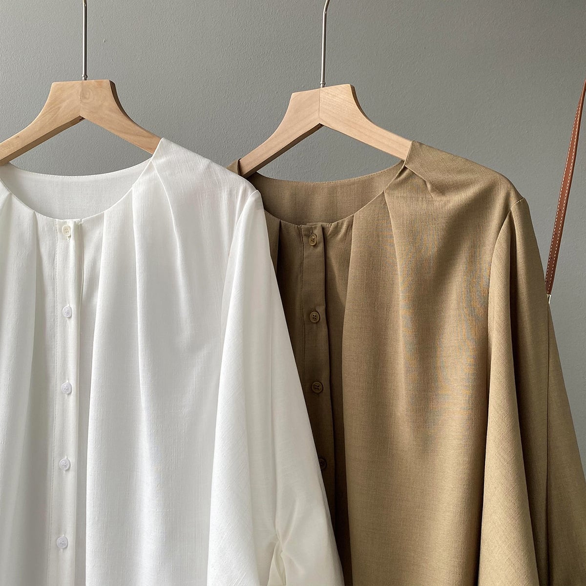 【tops】ランタンスリーブシャツブラウス　M29742