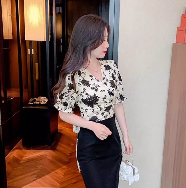 【tops】Vネック花柄ブラウスG20927